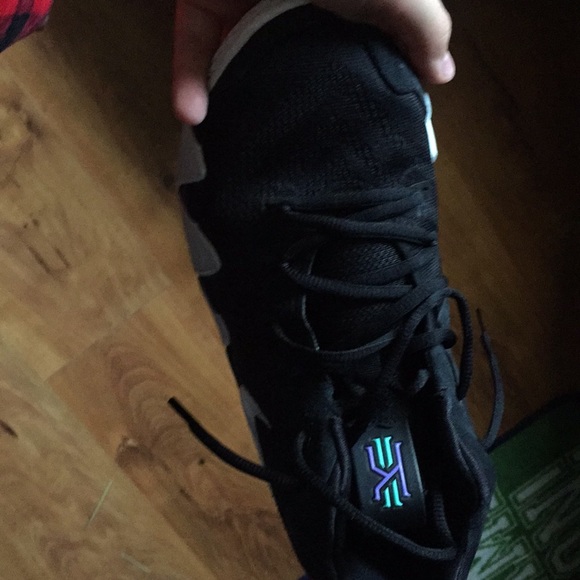 Kyrie 4 - Picture 4 of 6